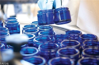 英國NYR適合誰用？Neal's Yard王牌產品盤點與玻璃瓶背后的純凈哲學